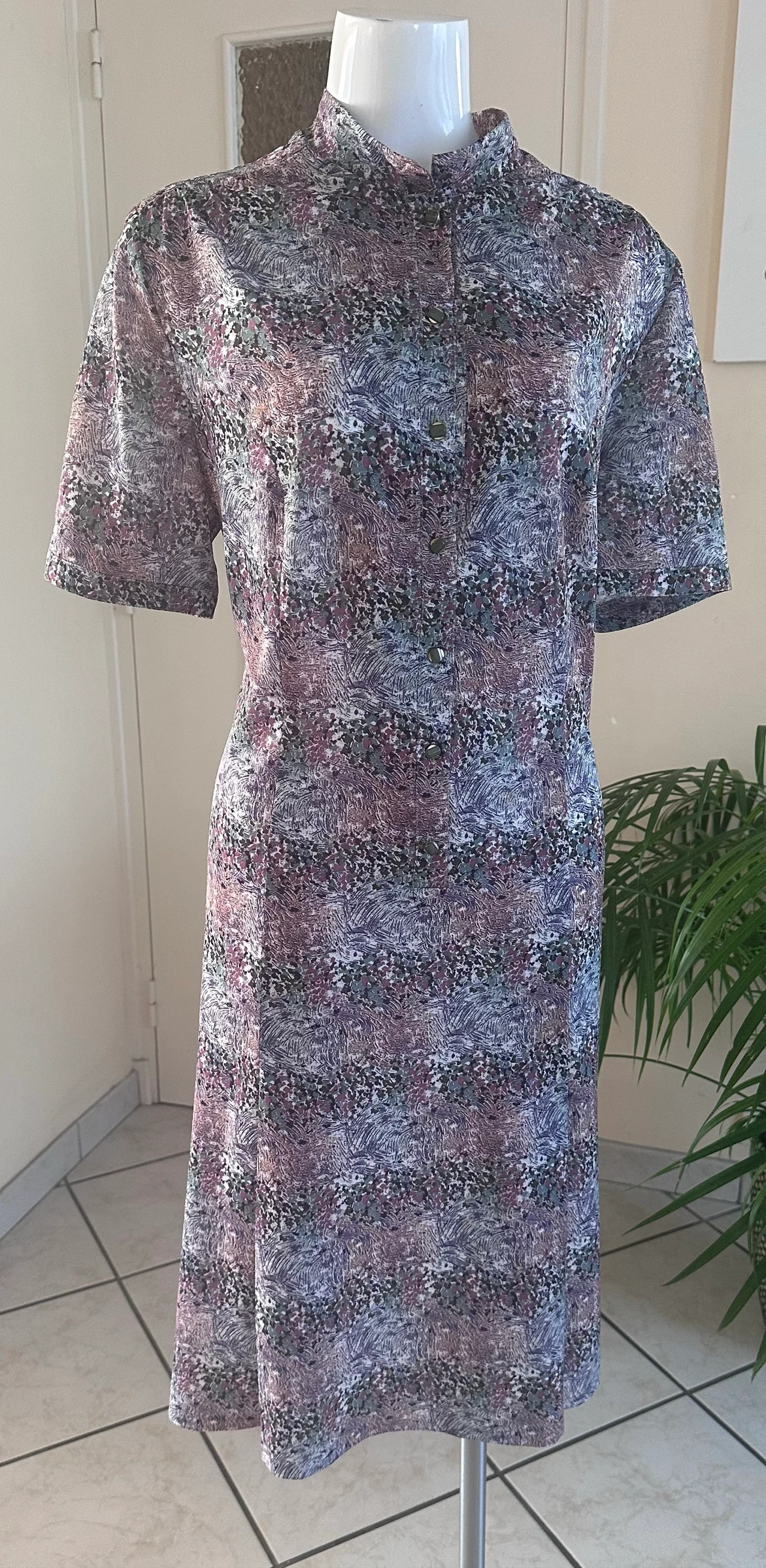 Robe Vintage Imprimée Verde e Roxa T42/44 – Botões de Bijuteria Verde e Dourado – photo 2